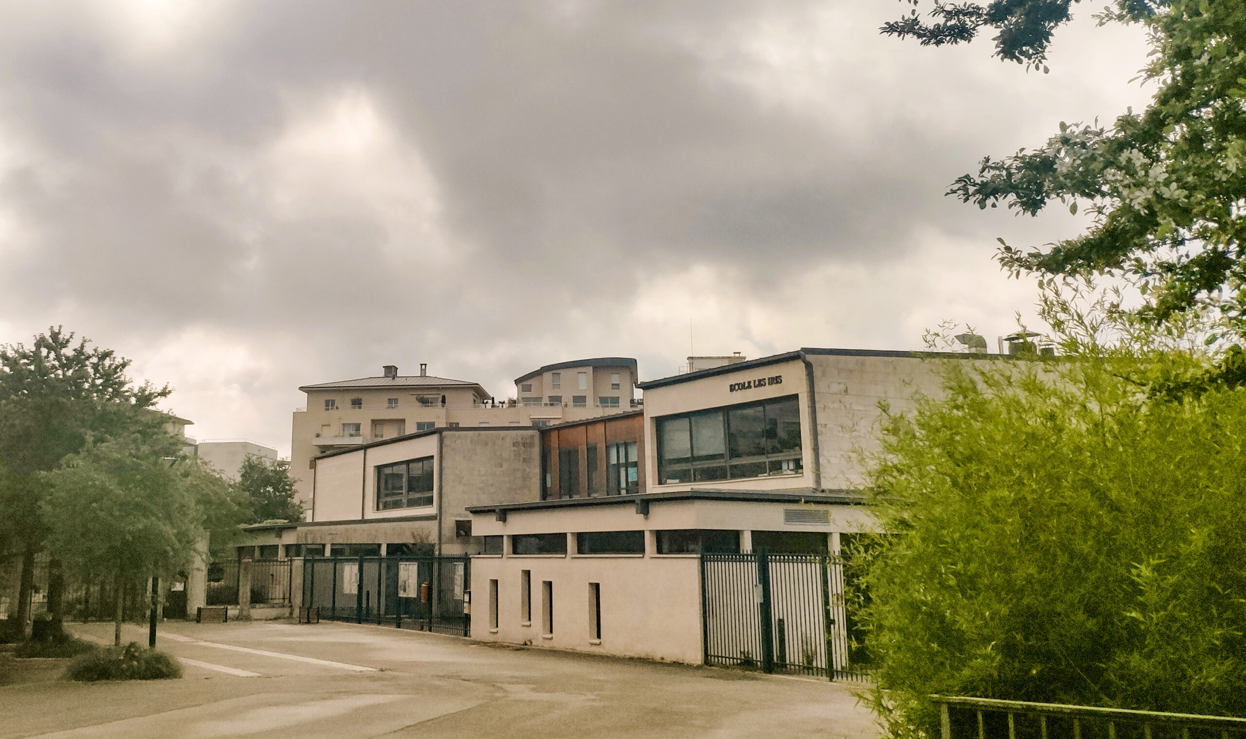 École LES IRIS – MONTIGNY LE BRETONNEUX
