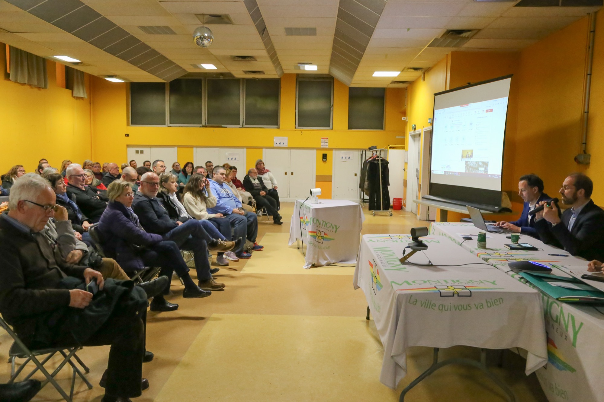 Des scenarios pour le futur de la place Jacques Coeur – MONTIGNY LE