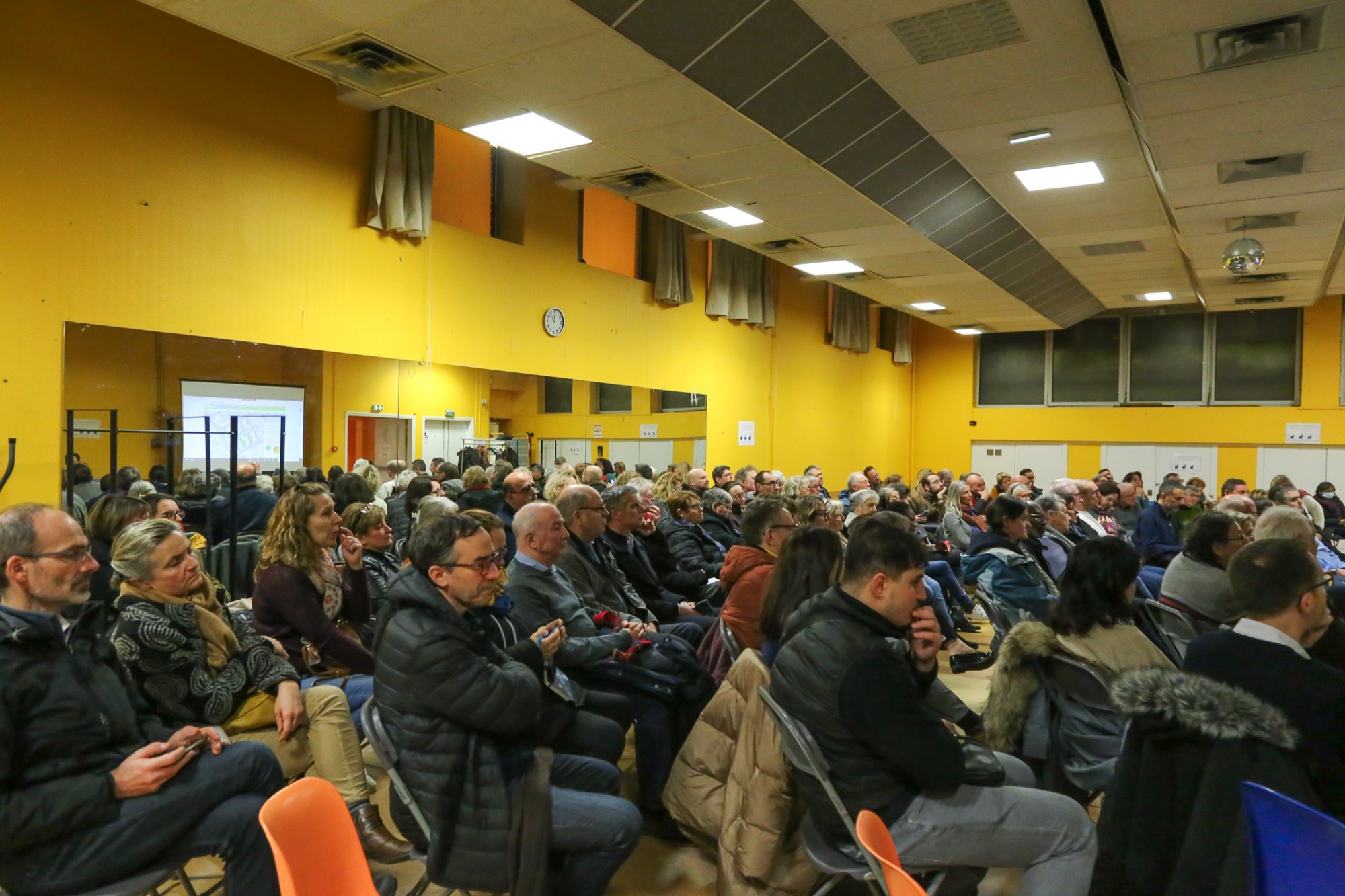 Des scenarios pour le futur de la place Jacques Coeur – MONTIGNY LE