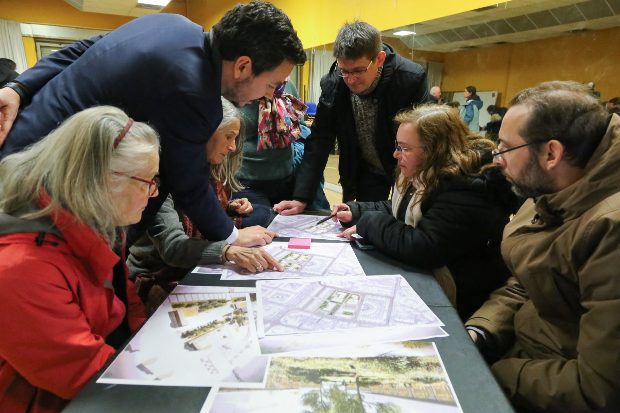 Des scenarios pour le futur de la place Jacques Coeur – MONTIGNY LE